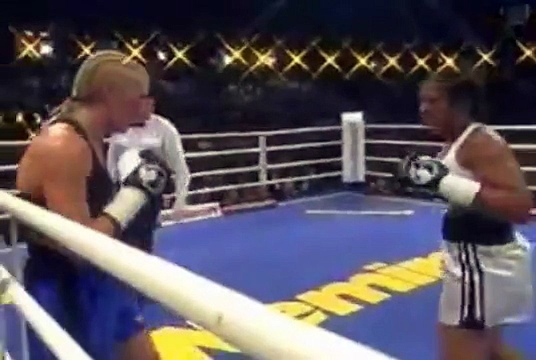 lady boxer Laila Ali.flv