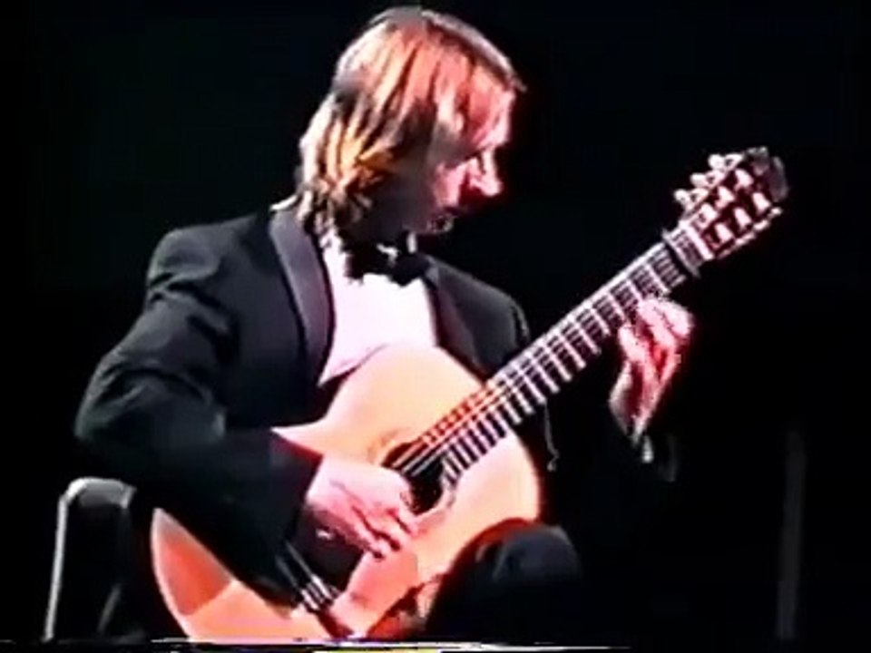 Rare Guitar Video: David Russell plays BWV998 Prelude