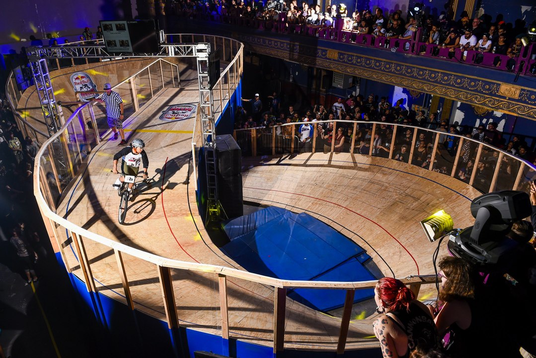 Fixed Gear Bike Race on Rare Figure 8 Track - Red Bull Mini Drome