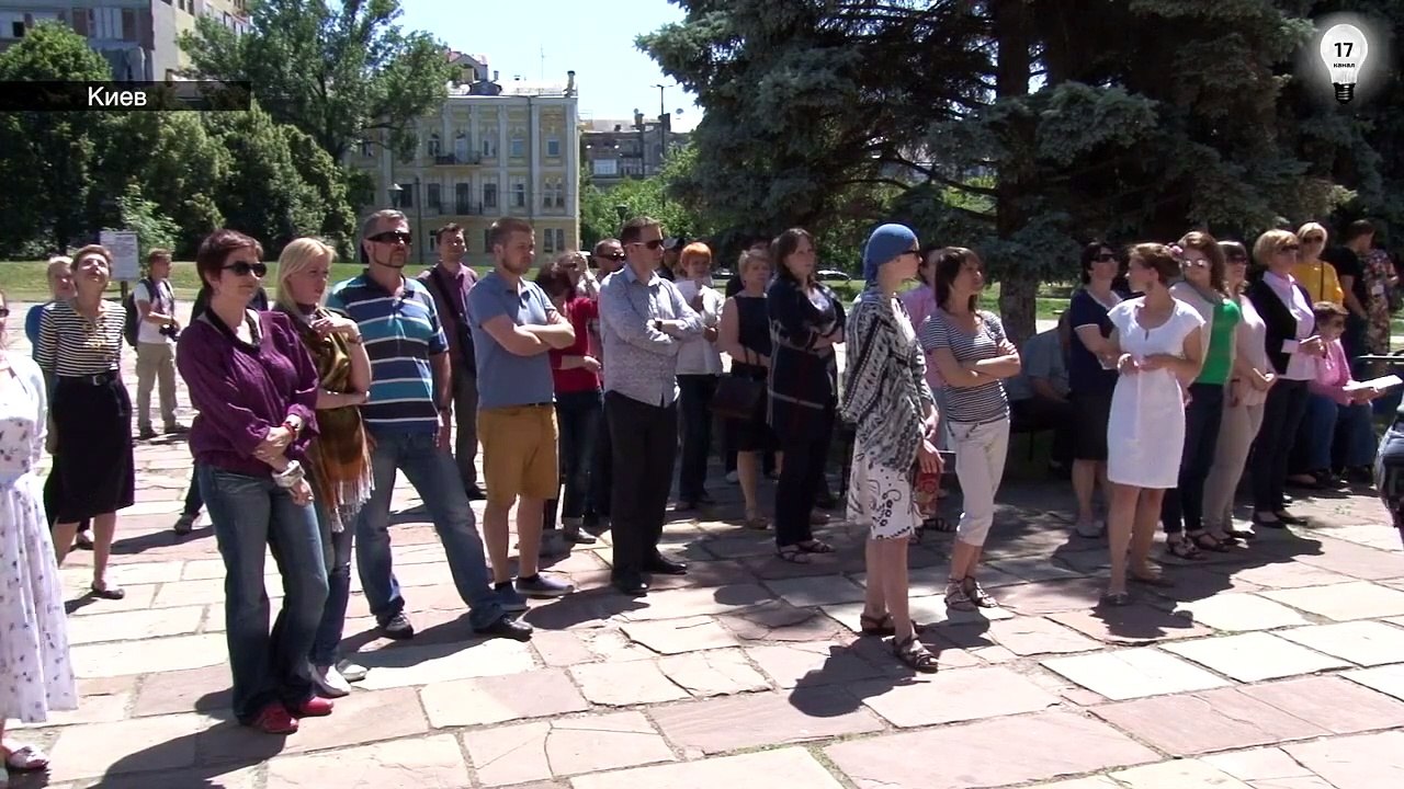 Ударим плакатами по врагу