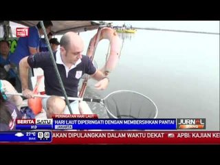 Memperingati Hari Laut dengan Bersih-bersih Pantai