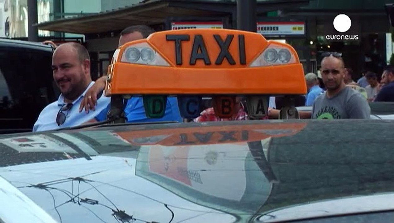Los taxistas de Lyon se manifiestan contra UberPOP