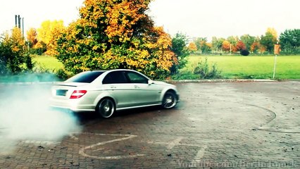 Descargar video: Mercedes C63 AMG vs BMW M3 E92 ACCELERATION SOUND - The V8 Exhaust Difference W204 Beschleunigung