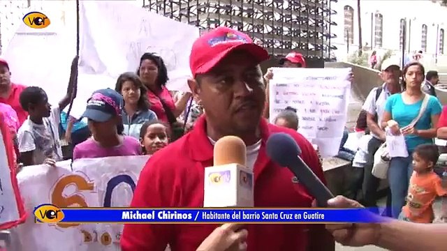 Un grupo de oficialistas protestó fuera de la AN reclamando derechos