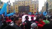 WhatsApp: hinchas calientan en Plaza Mayor para Perú - Bolivia