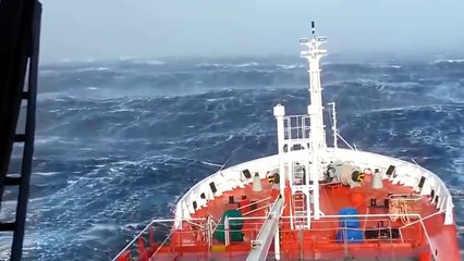 Navio em alto mar