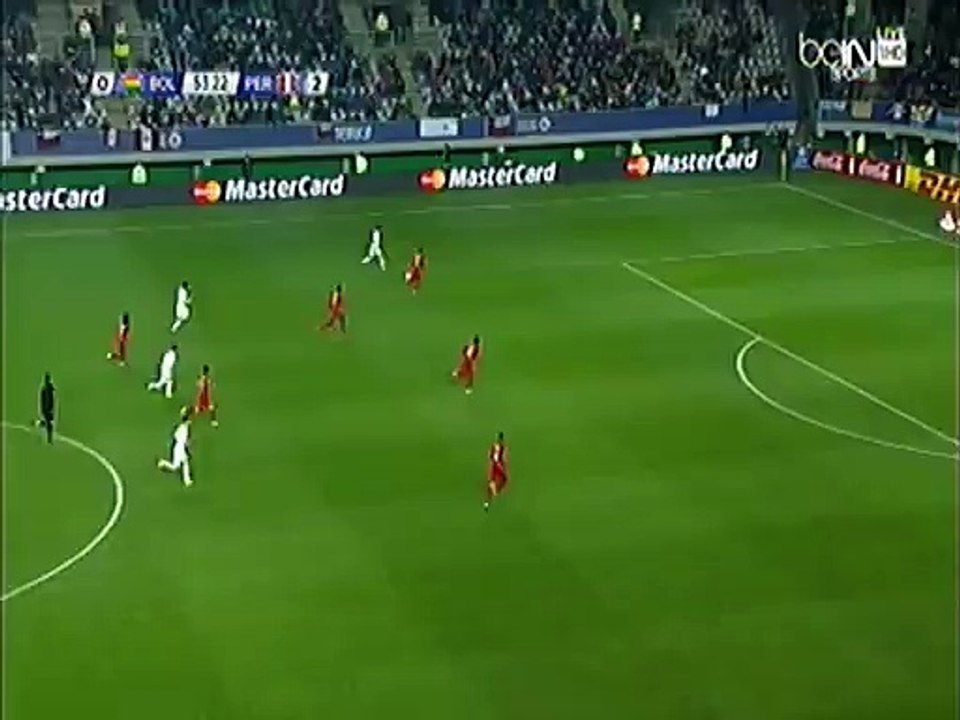 مهارة لاعب بوليفيا تسقط لاعب بيرو