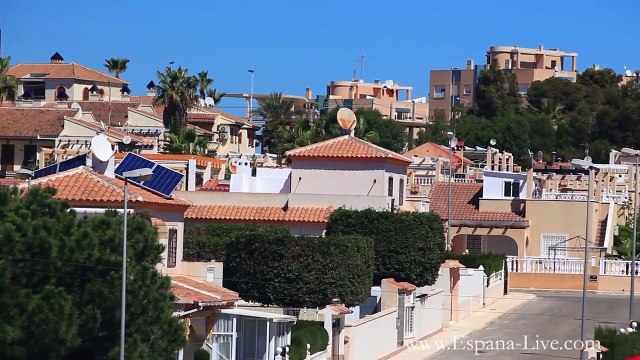 Недвижимость в Испании новая вилла на берегу моря в стиле Hi Tech с бассейном