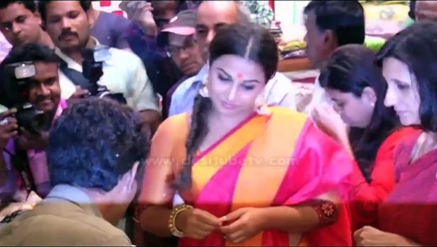 'Hamari Adhuri Kahani' Actress Vidya Balan Gifted Saris from Madhya Pradesh Chief Minister