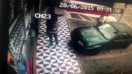 Ne jamais s'asseoir sur la voiture d'un inconnu