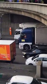 Angry Parisian Taxi Drivers threw stones at presumed Uber cars