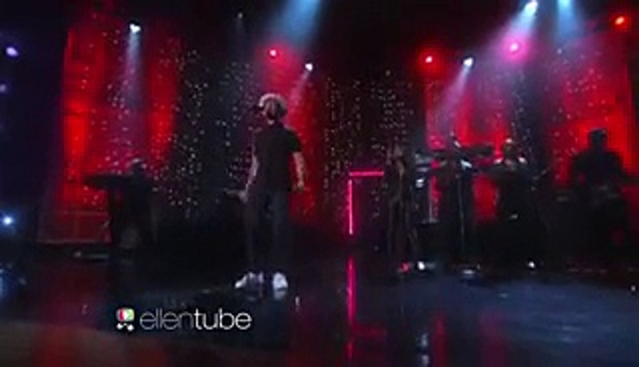 Jussie Smollett performs "Good enough" on Ellen's Show.