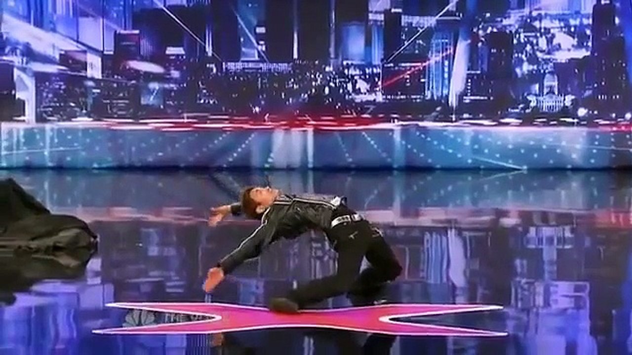 L'incroyable homme robot d'America's Got Talent !