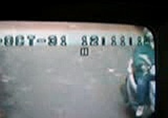 惡劣郵差騎車虐狗