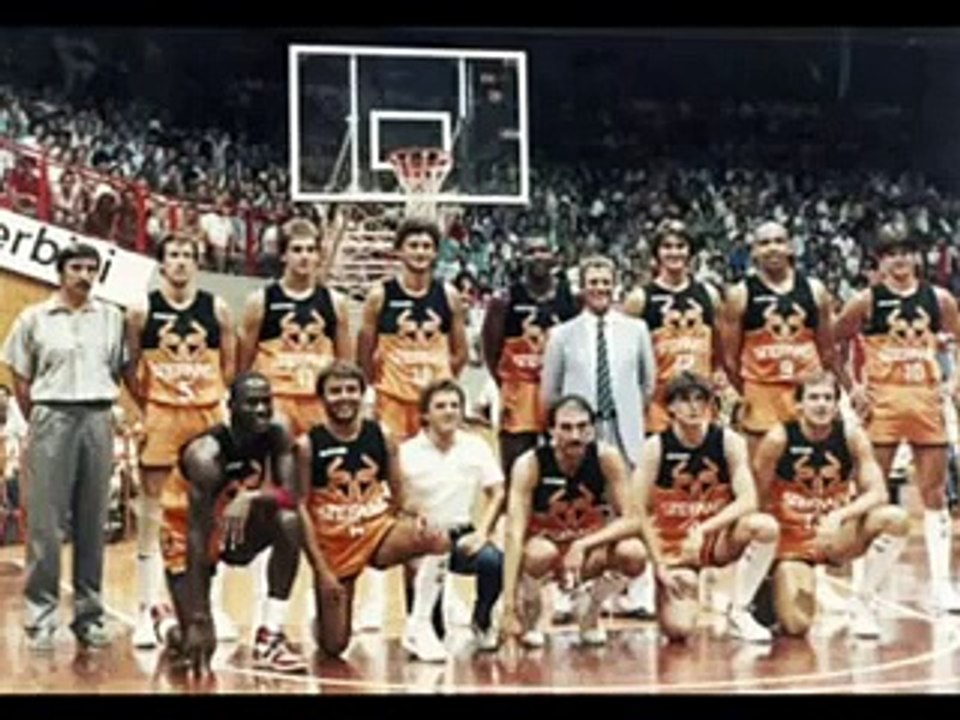 Quand le jeune Michael Jordan explosait un panier !