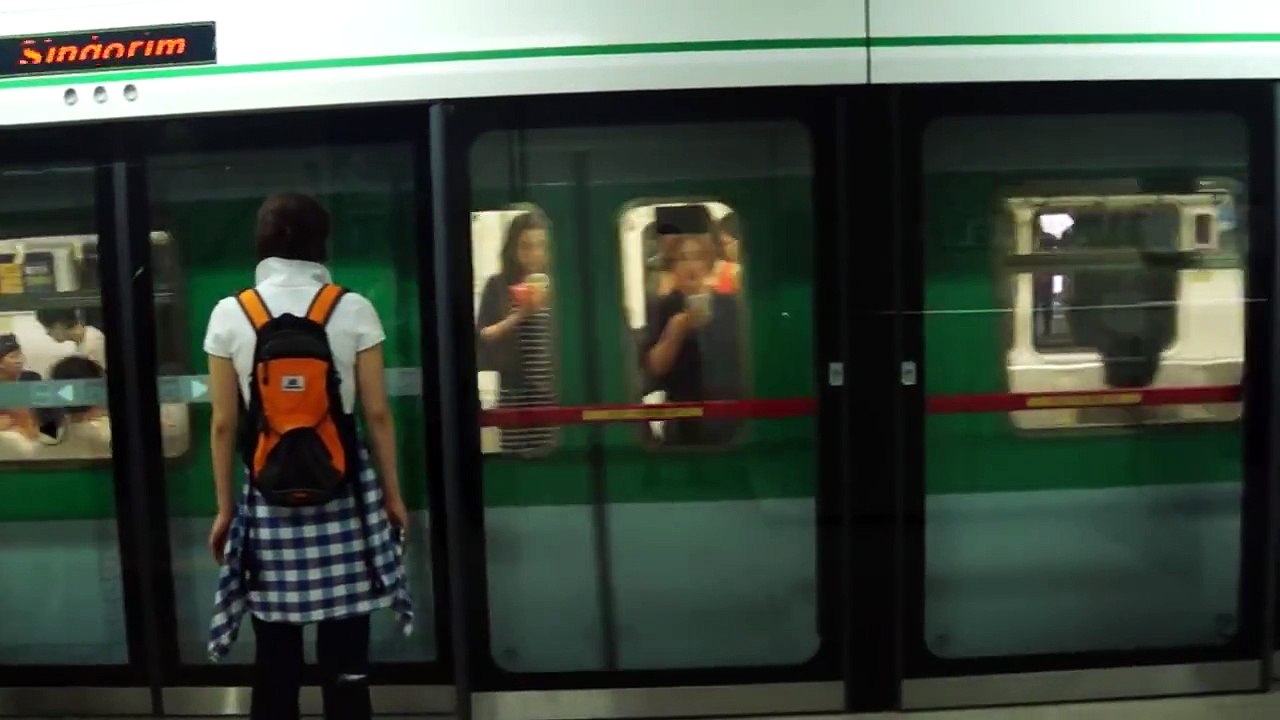 Seoul Metro Line 2 train at Sindorim