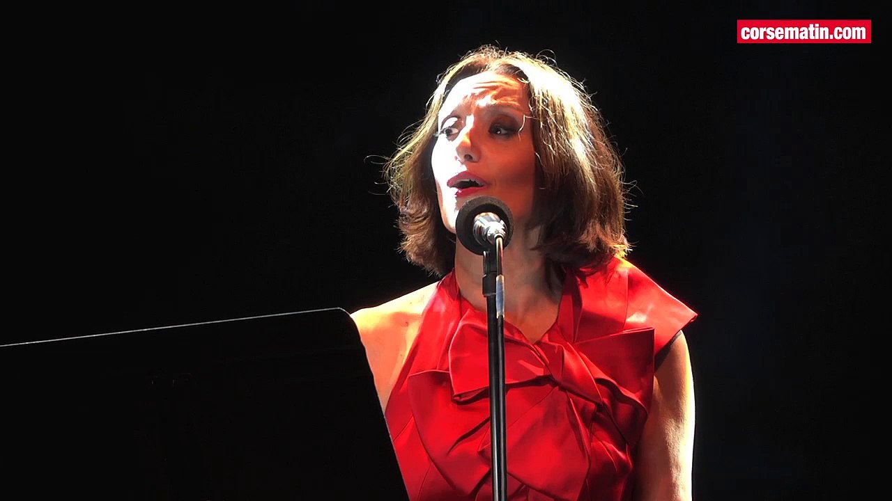 Luz Casal chante corse