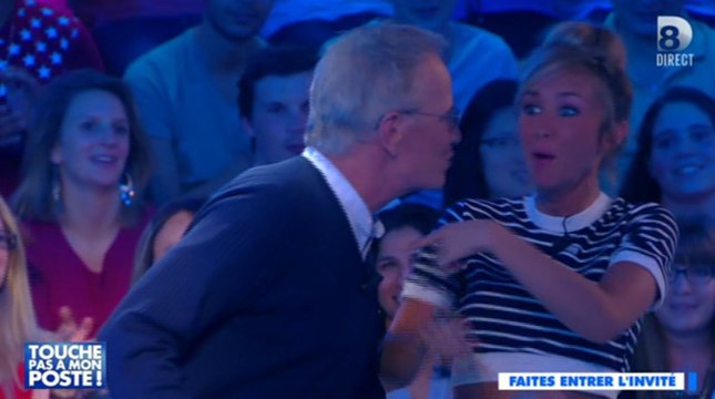 Enora Malagré met un vent à Christophe Lambert - ZAPPING PEOPLE DU 26/06/2015