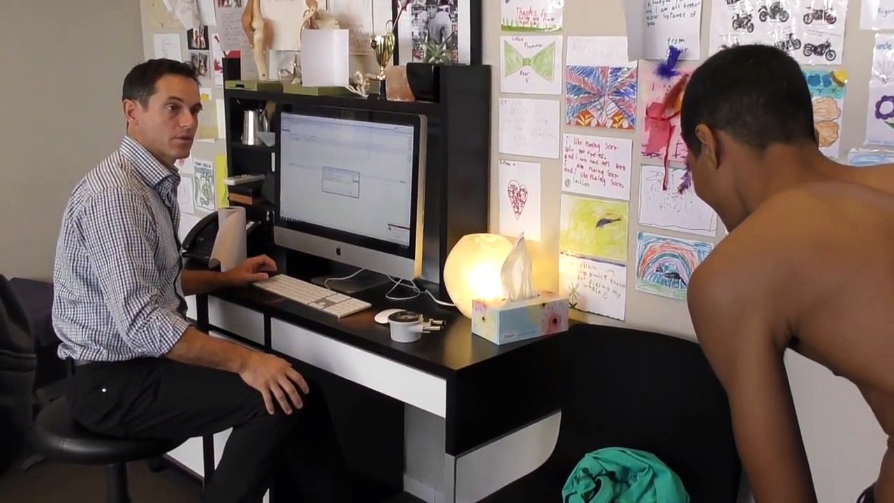 Il souffre d'êxtremes douleurs dans le dos depuis 4 mois