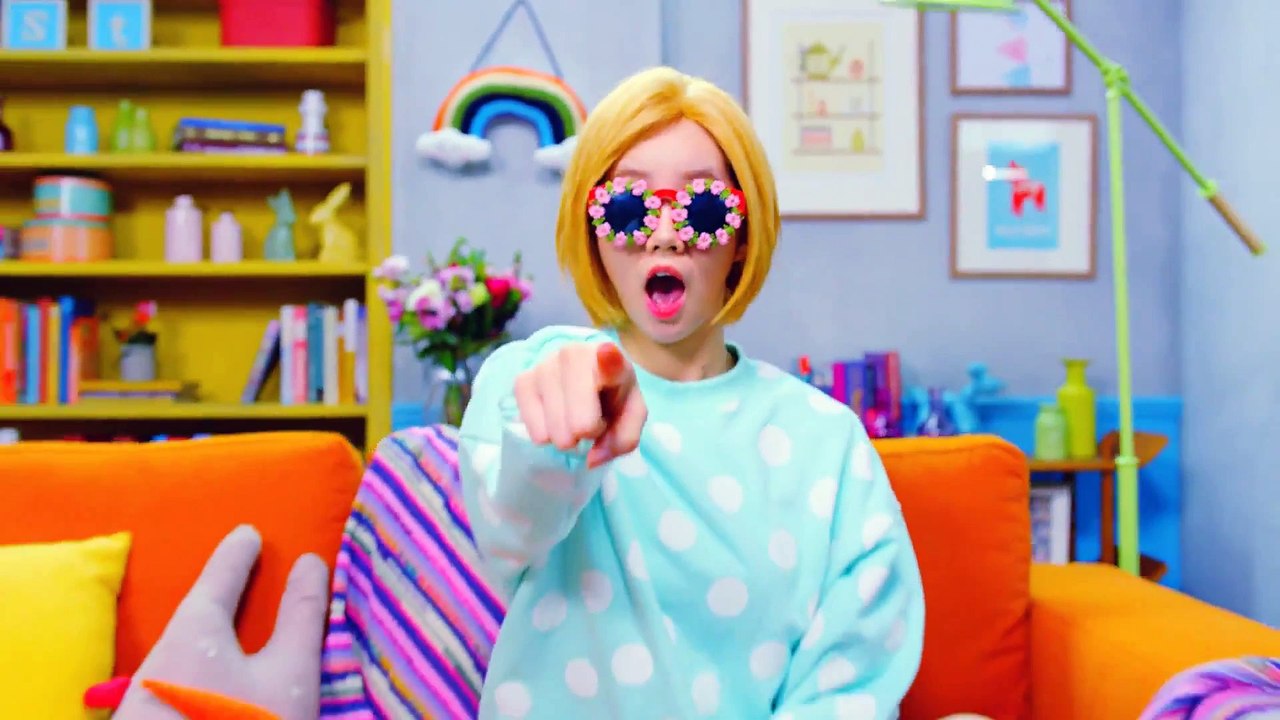 GIRL'S DAY - HELLO BUBBLE(헬로버블) MV  (1080p)