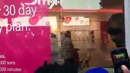 ANGRY T-MOBILE GUY DESTROYS STORE