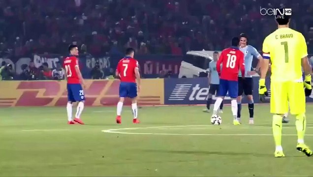 Gonzalo Jara met un doigt dans les fesses d'Edinson Cavani