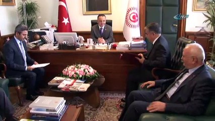 Adaylık dilekçesini bizzat verdi