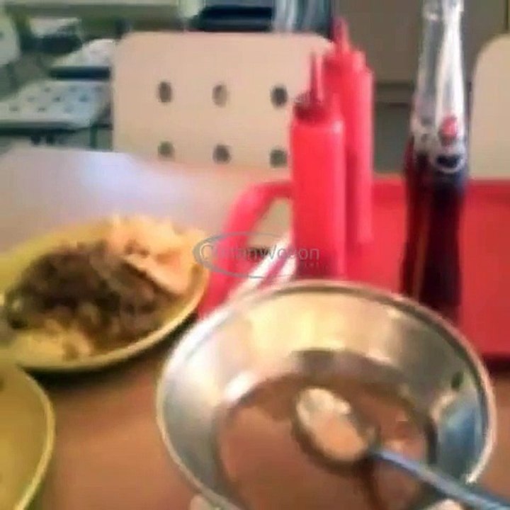 Serunya Si Ganteng Mukhlis Lagi Makan Di Mall