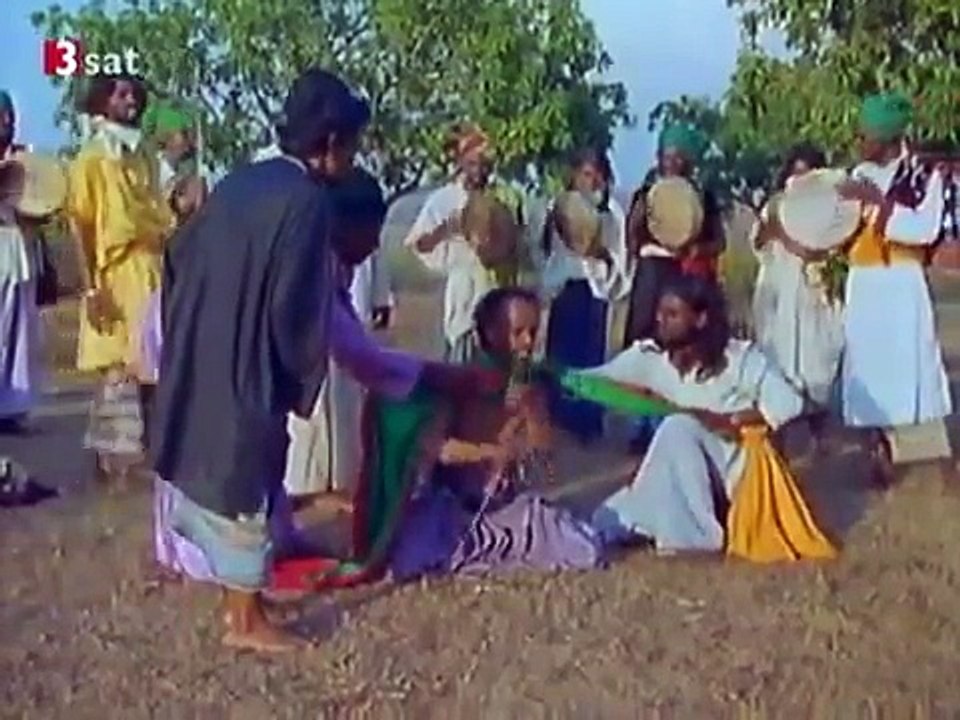 Fakire in Indien schneidet sich ein Stück Zunge ab - und setzt sie wieder an. (DOKU Terra X17)