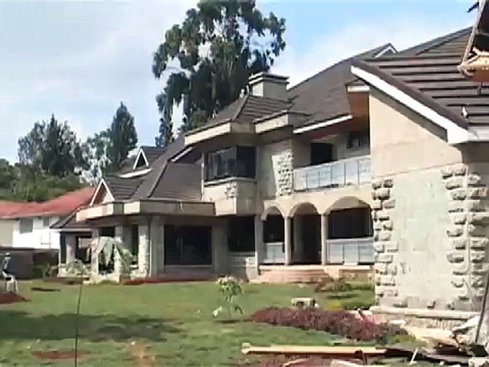 Bulldozers demolish posh houses