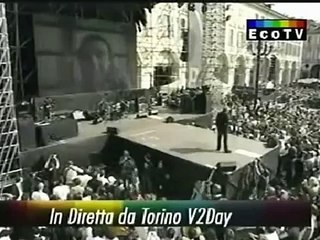 Luigi De Magistris in collegamento via Skype al V2-day