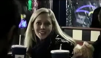 سعوديين يلحسون مخ بنات امريكيات لاقينهم في مطعم