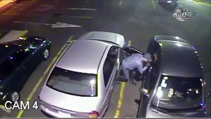 Así roban un carro en un estacionamiento en El Silencio