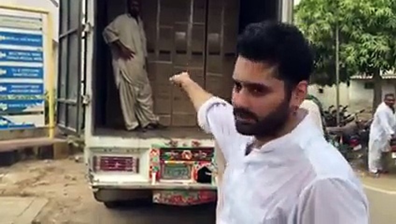Jibran Nasir and Co Delivered 3.5 tons standing ACs for JPMC Wards- Citizens doing Govt work and Sindh Govt Sleeps
