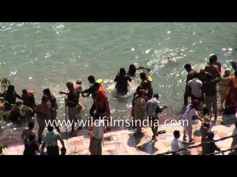 Can one wash away one's sins in the Ganga?