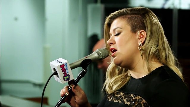 Kelly Clarkson - Give Me One Reason - Tracy Chapman Cover Live @ SiriusXM 2015