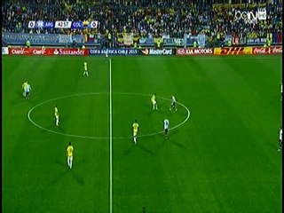 مهارة ميسي امام دفاع كولومبيا