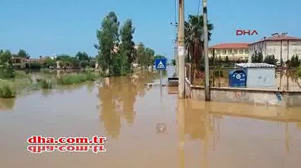 Sağanak yağış, İskenderun'da sele neden oldu