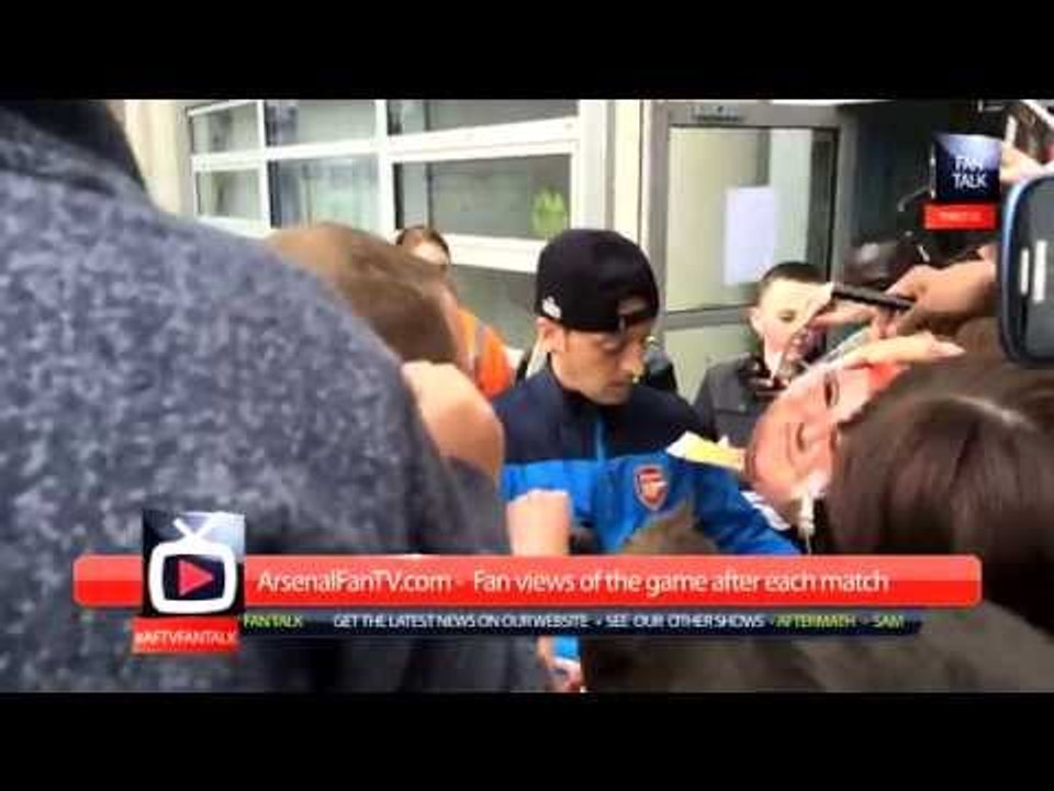Mesut Ozil makes time for the Fans at Hull