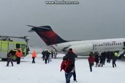 video Delta Airlines crash at LaGuardia Airport in New York Thursday, March 5, 2015