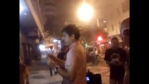 Manifestante agride e expulsa repórter da Rede Globo