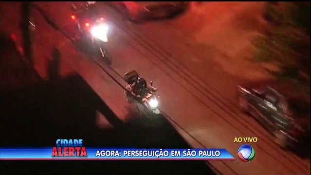 Un policier exécute un voleur en direct à la TV