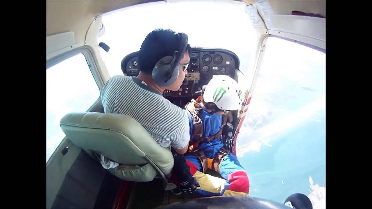 Skydive CEBU (first jump in static line)