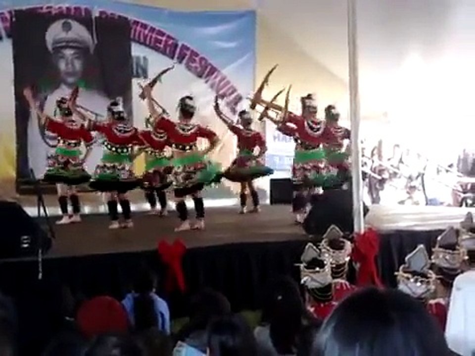 Ntxhais Hmoob Meskas dhia qeej Hmoob Suav