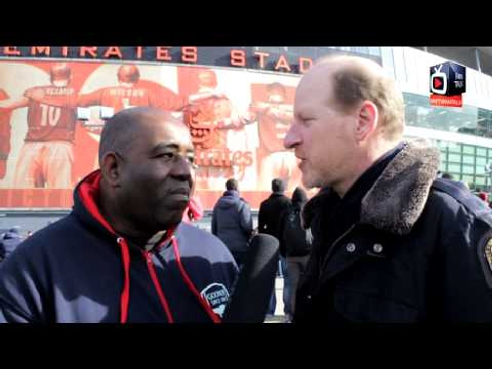Arsenal: Bergkamp Statue Unveiling - Ajax Fan Bigs Up Bergkamp