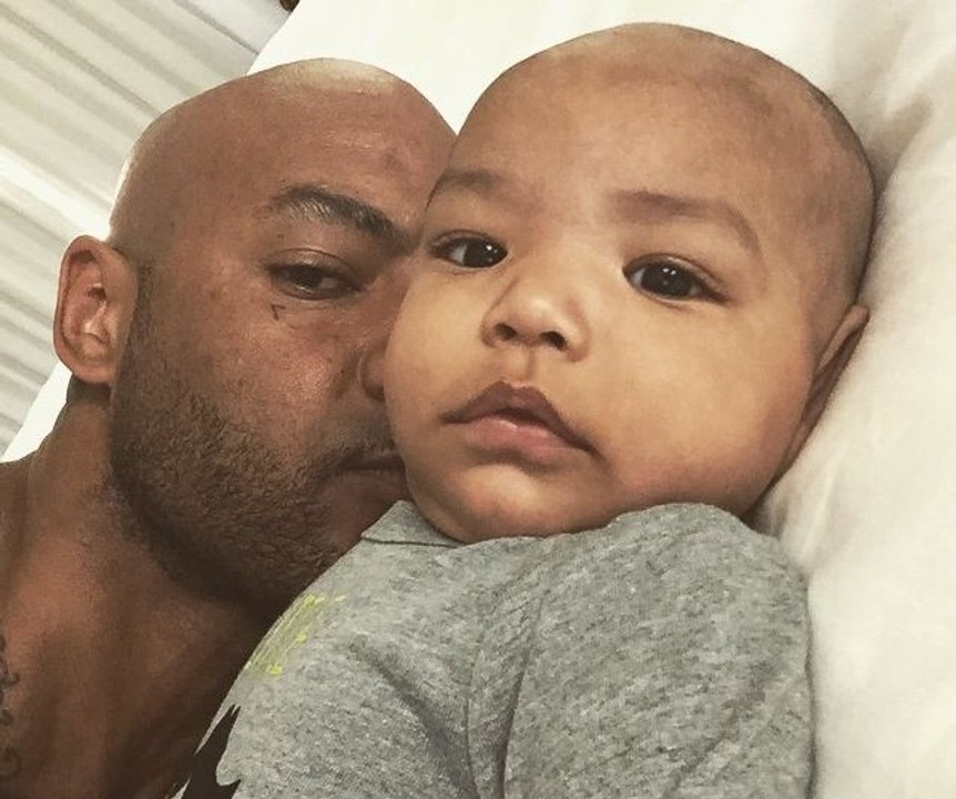 Booba s'amuse avec son fils Omar dans son bain !