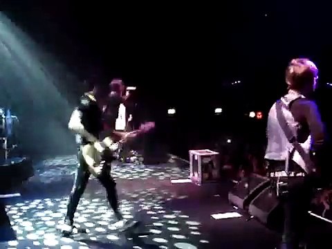 Lostprophets live in Tilburg Holland singing Rooftops