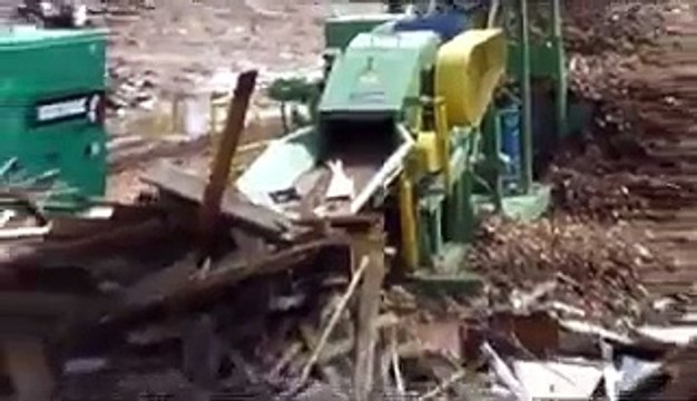 Reciclagem de Madeira com o Picador Lippel PTL 240x600 ROLL ON