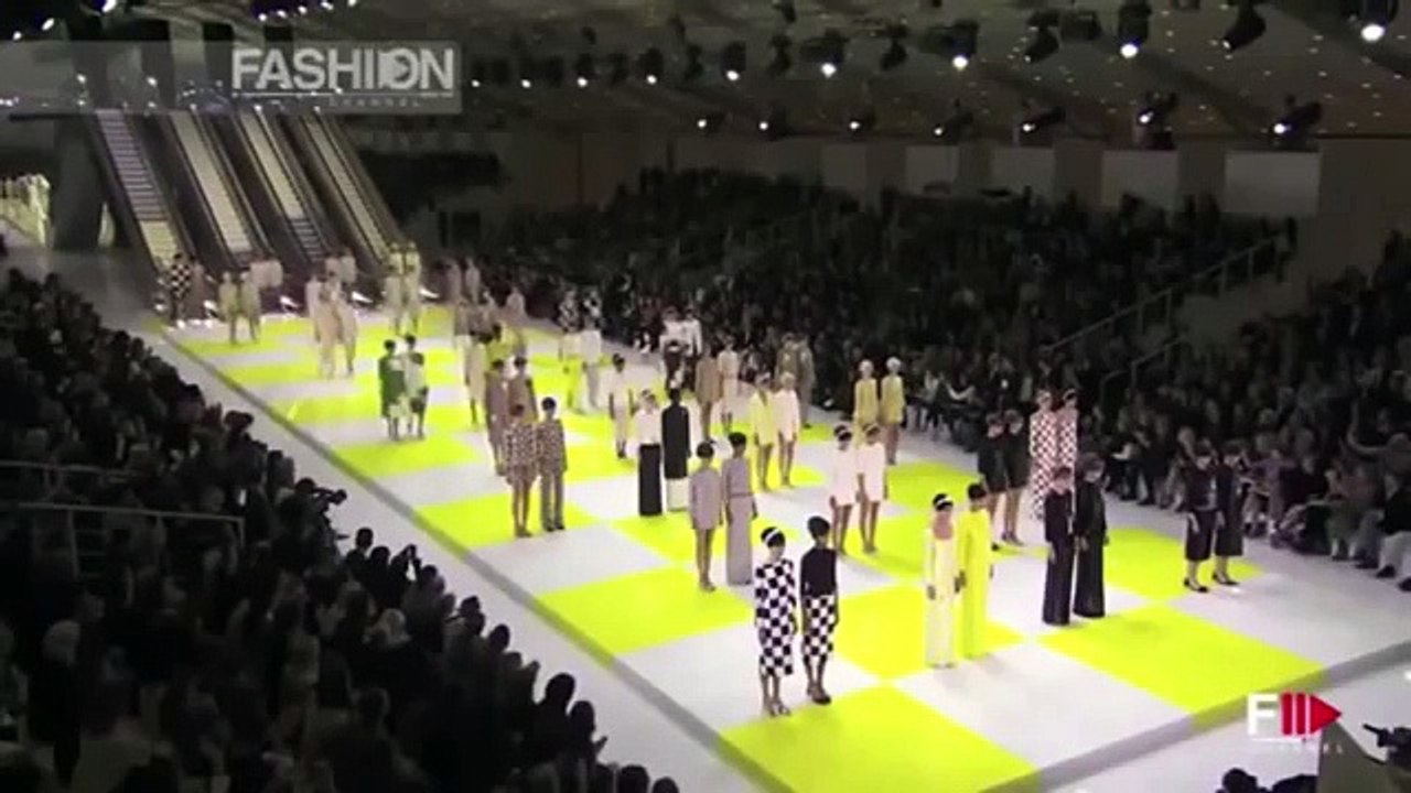 Contrôle mental et défilé de mode du créateur Marc JACOBS/Le cas de Karen MULDER
