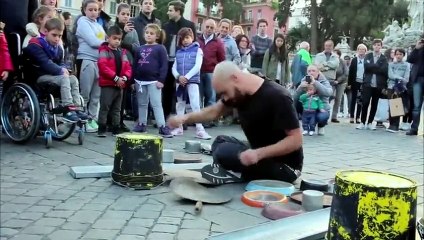 Batteur de rue impressionnant
